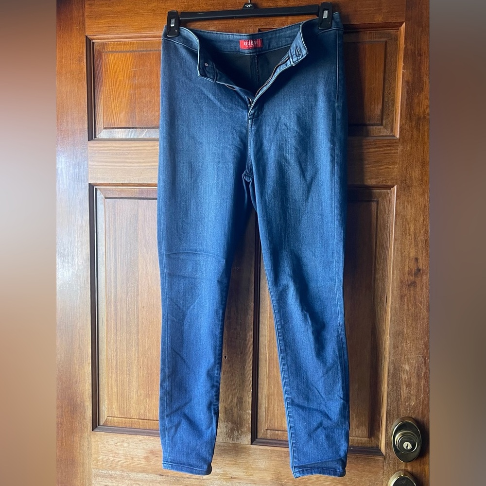 GUESS Denim Jegging Skinny Leg Jeans